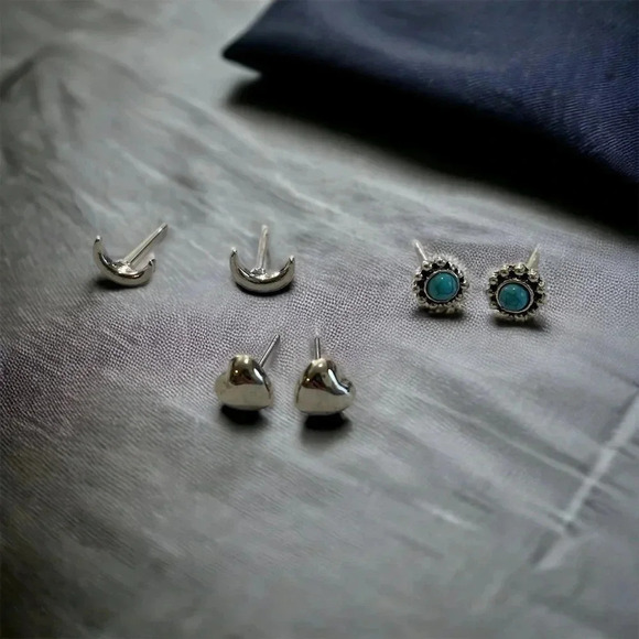 Mini Silver Moon & Heart & Turquoise Stone Circle Stud Earrings - Picture 5 of 9